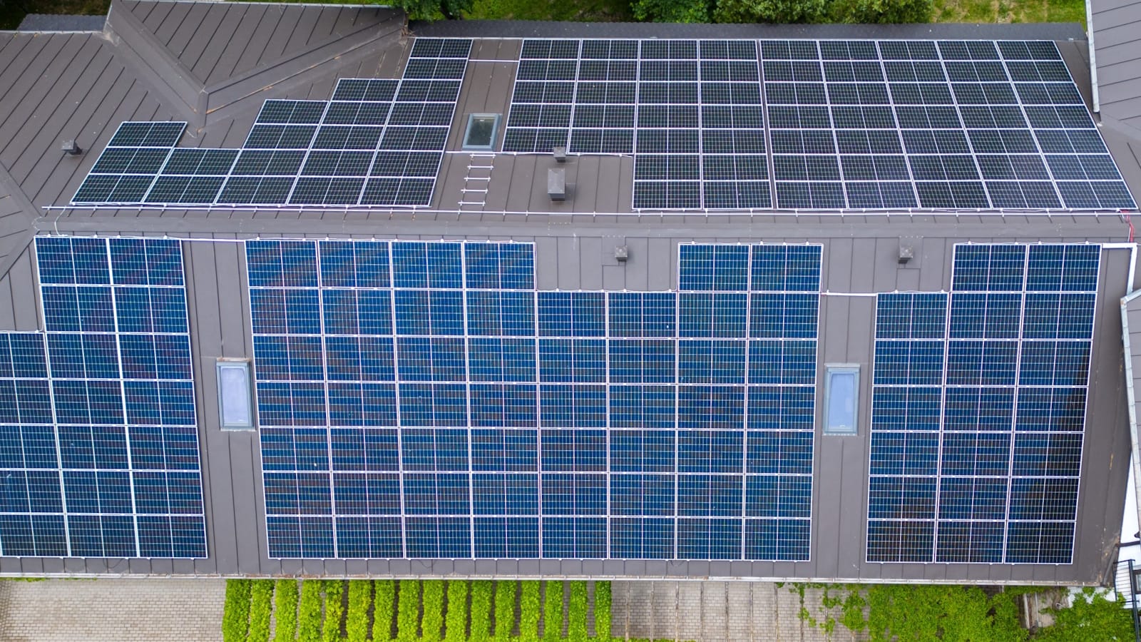 Are Solar Panels Worth It? Discover the Costs, Benefits, and Big Savings